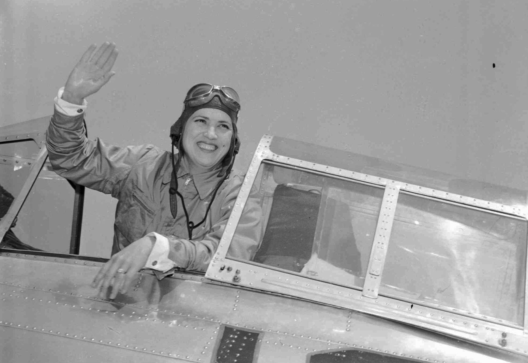1953: Jacqueline Cochran